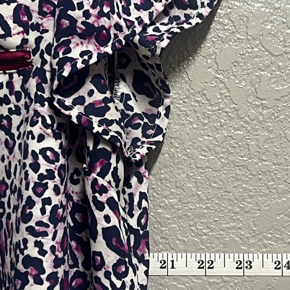 Torrid short sleeve preowned plus blouse, size 2 - Picture 3 of 6